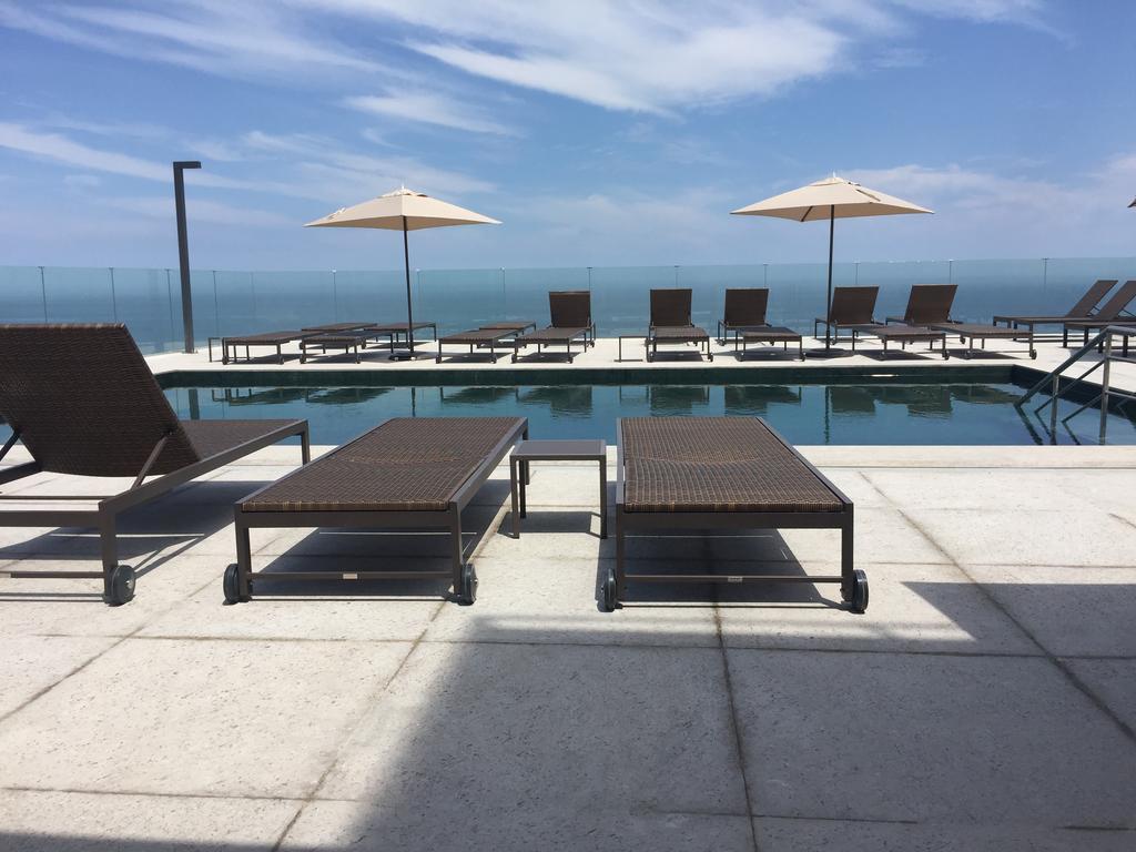 ホテル ウィンザー マラペンディ リオデジャネイロ エクステリア 写真 Rooftop pool at the Ritz-Carlton, San Francisco